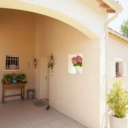 Classy Villa In Ecuras-Rouzede With Private Garden Villa Rouzede