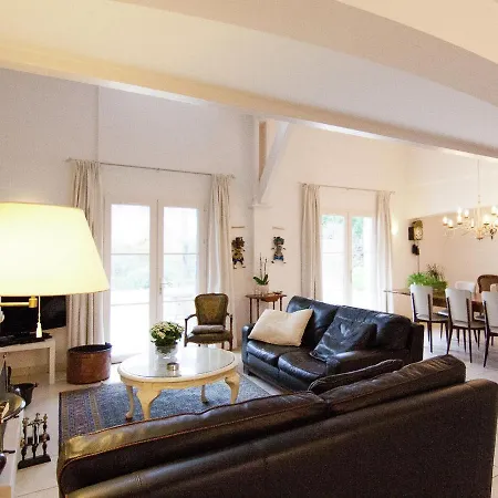 Classy Villa In Ecuras-Rouzede With Private Garden