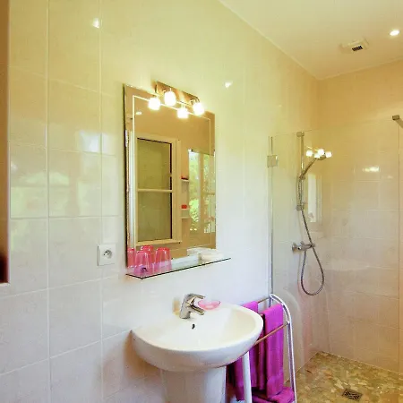 Classy Villa In Ecuras-Rouzede With Private Garden *